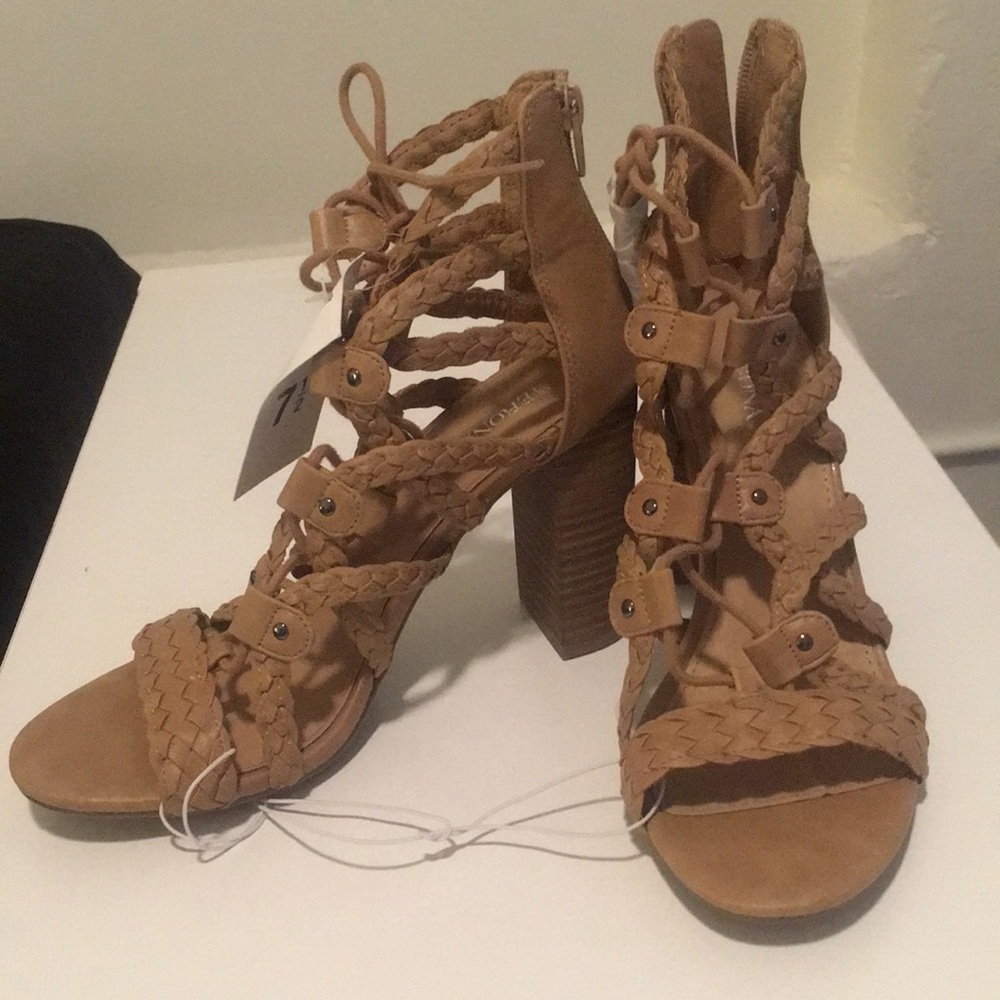 NWT super cute heels